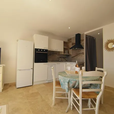 A 100m De La Apartment