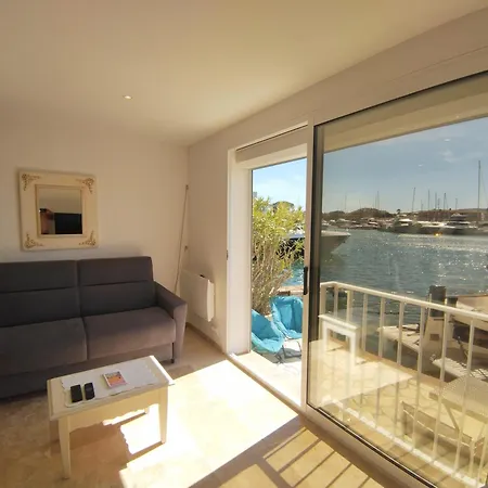 A 100m De La Apartment Grimaud
